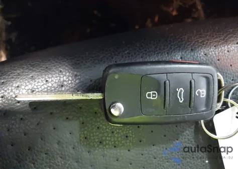 2015 Volkswagen Passat 1.8T Wolfsburg Edition z USA, uszkodzony, nr VIN 1VWAS7A3XFC015898